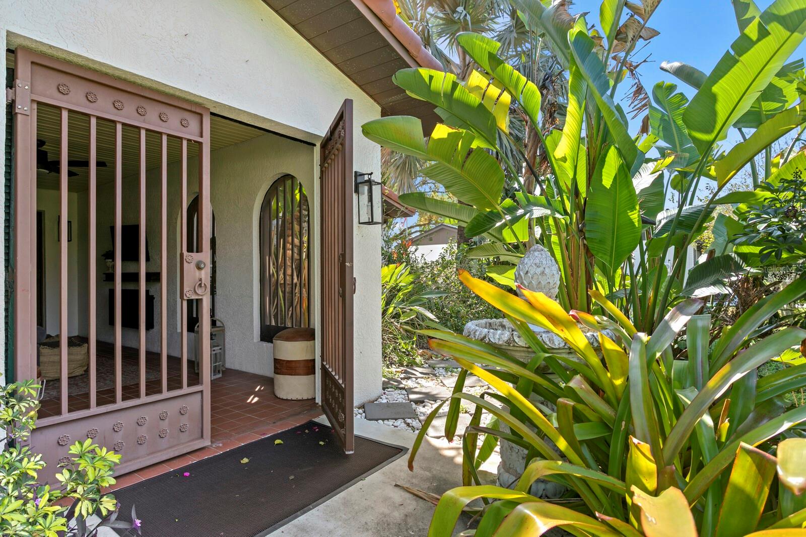 Listing photo id 1 for 7915 Flowerfield Drive