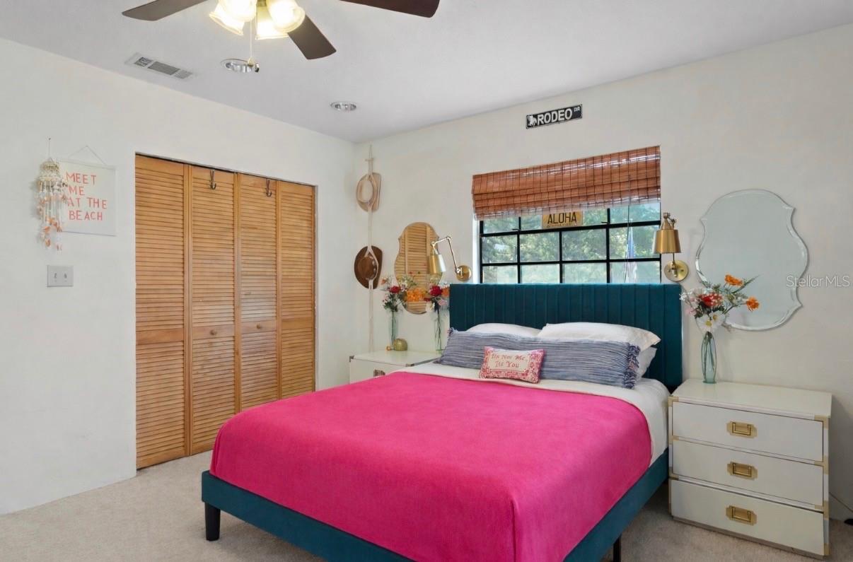 Listing photo id 33 for 7915 Flowerfield Drive