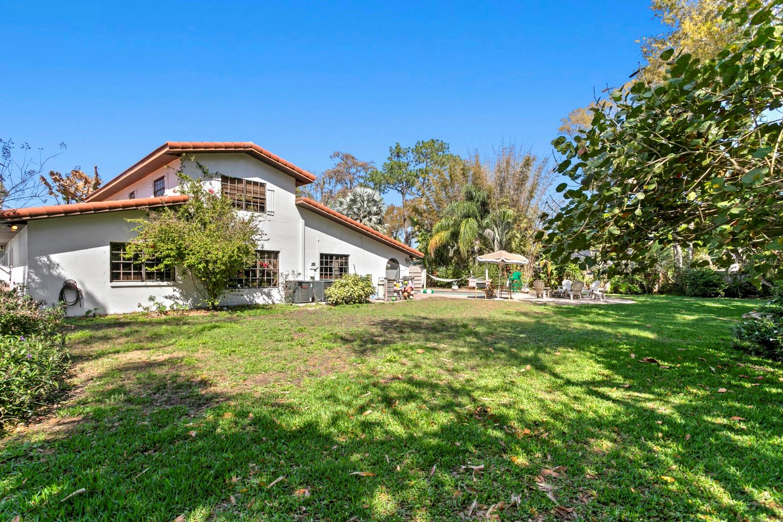 Listing photo id 36 for 7915 Flowerfield Drive