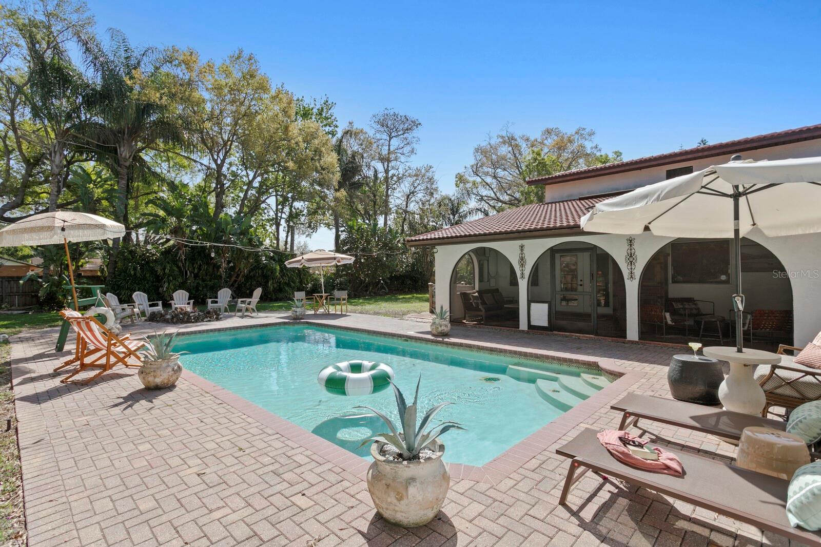 Listing photo id 37 for 7915 Flowerfield Drive