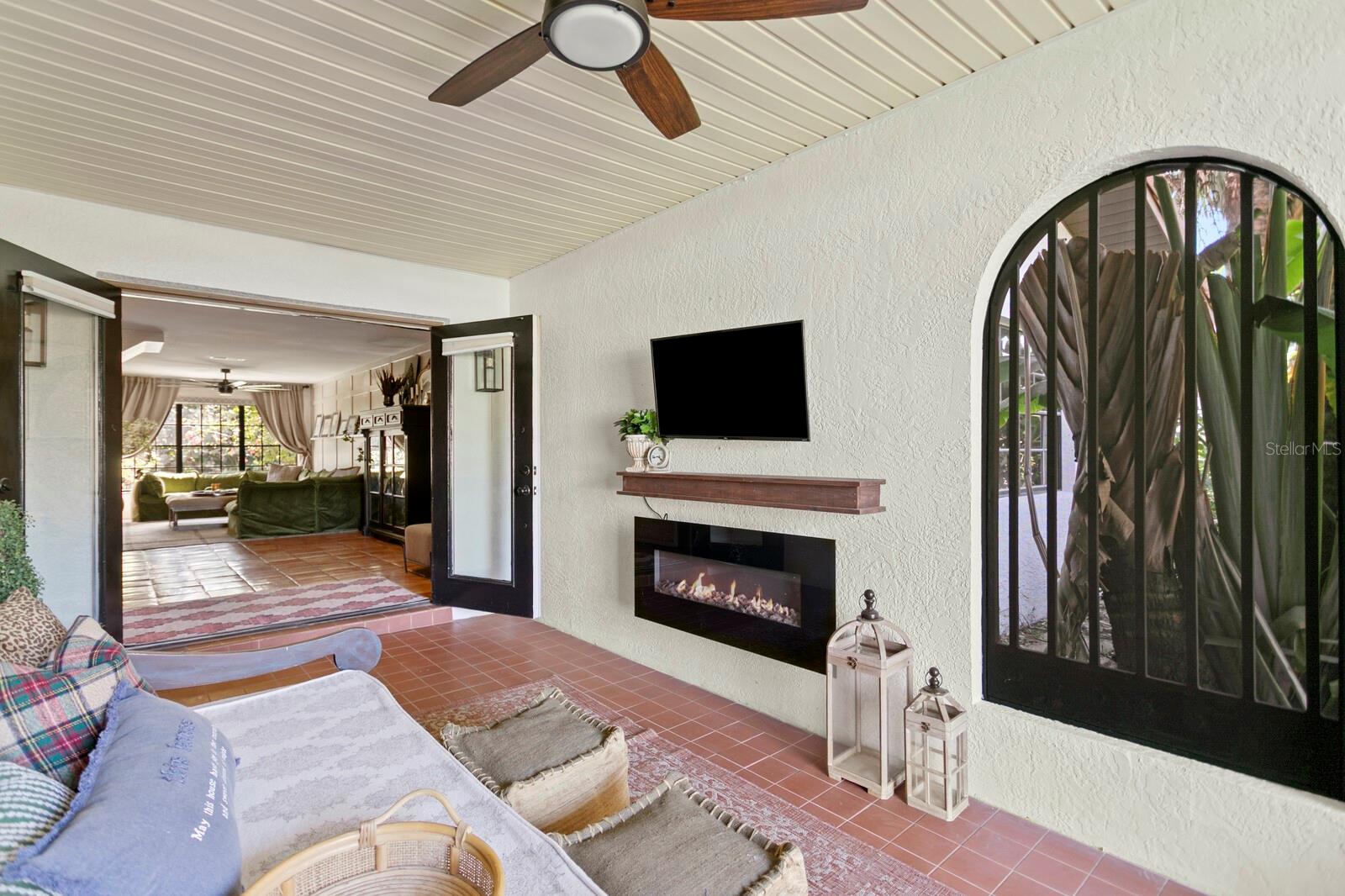 Listing photo id 2 for 7915 Flowerfield Drive