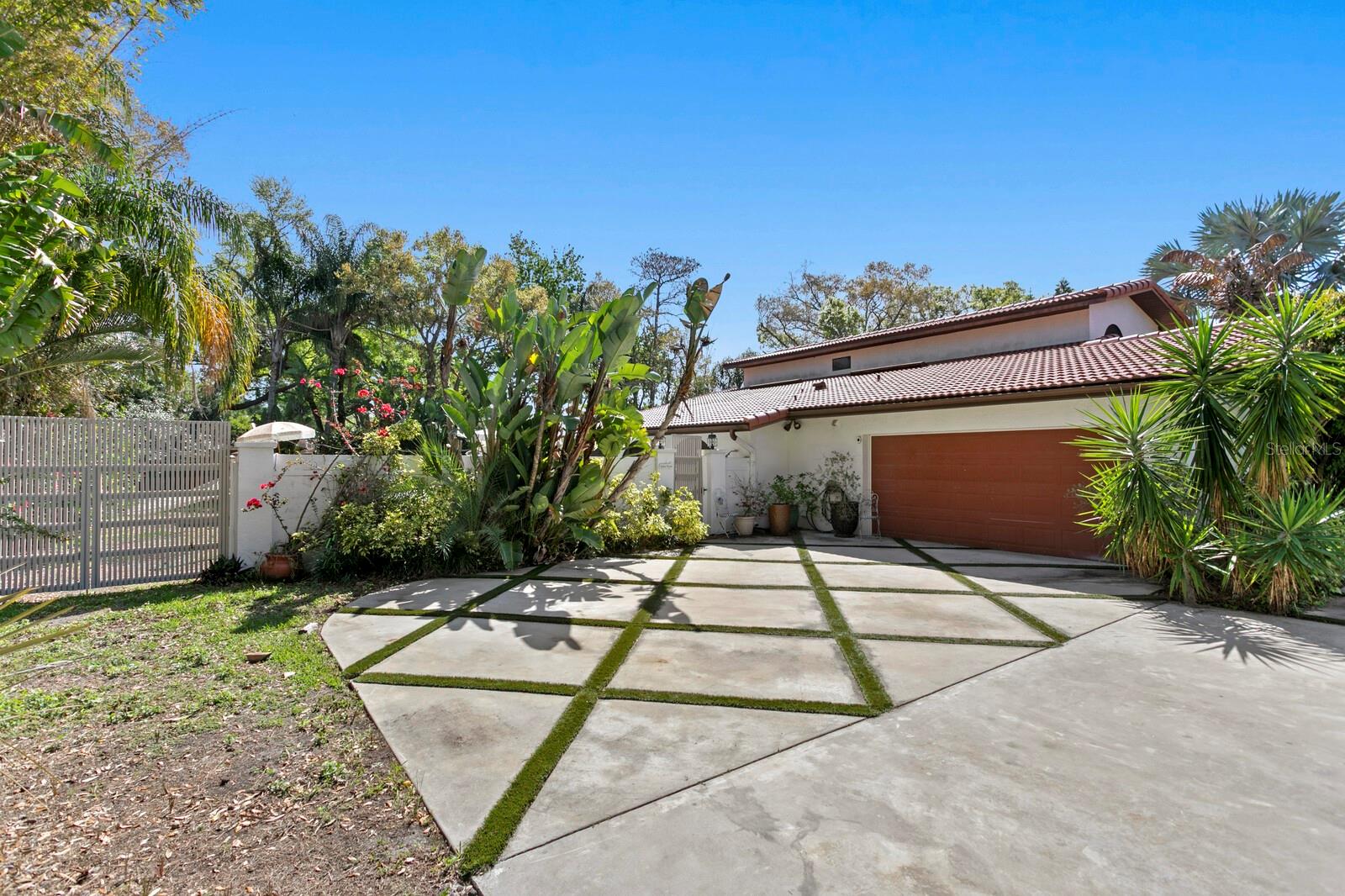 Listing photo id 44 for 7915 Flowerfield Drive