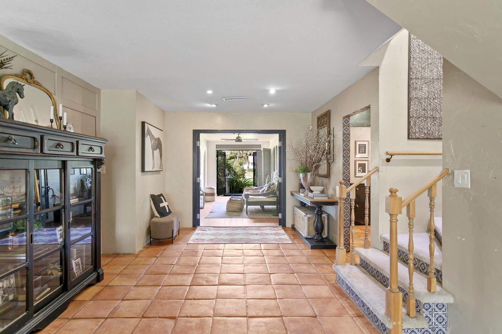 Listing photo id 6 for 7915 Flowerfield Drive