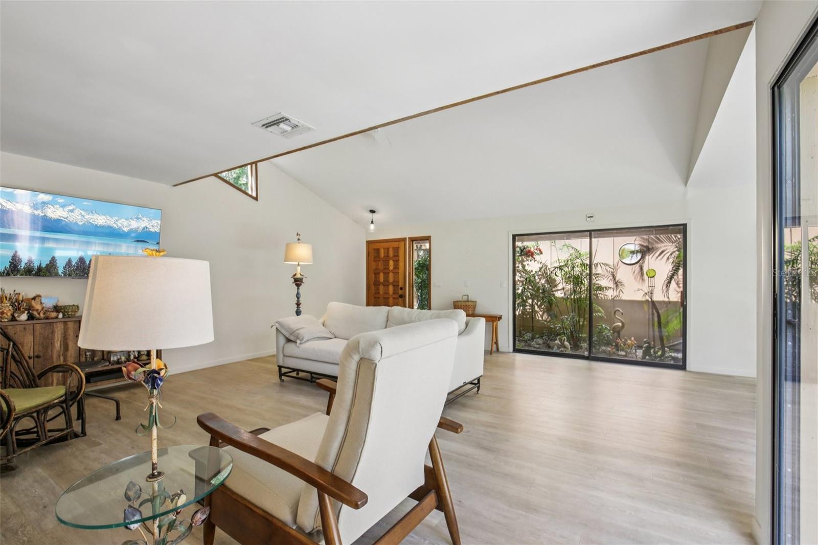 Image 10 of 55 For 2411 Pheasant Ln