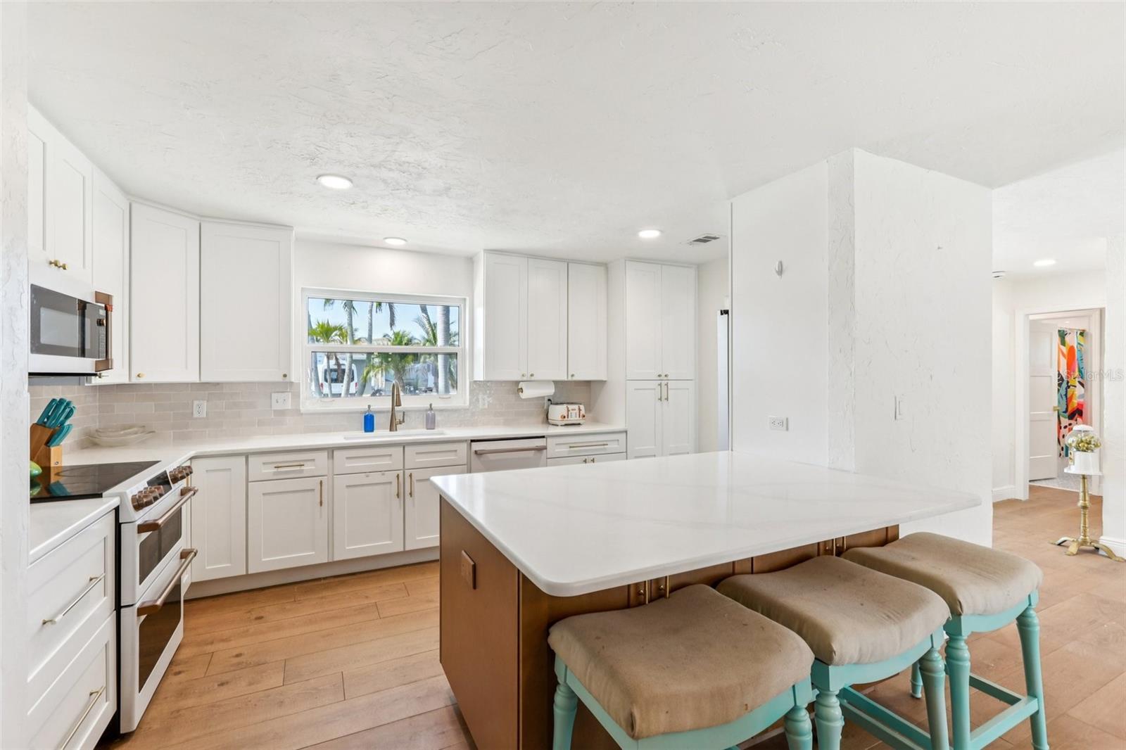 Listing photo id 10 for 6950 Grande Vista Way S