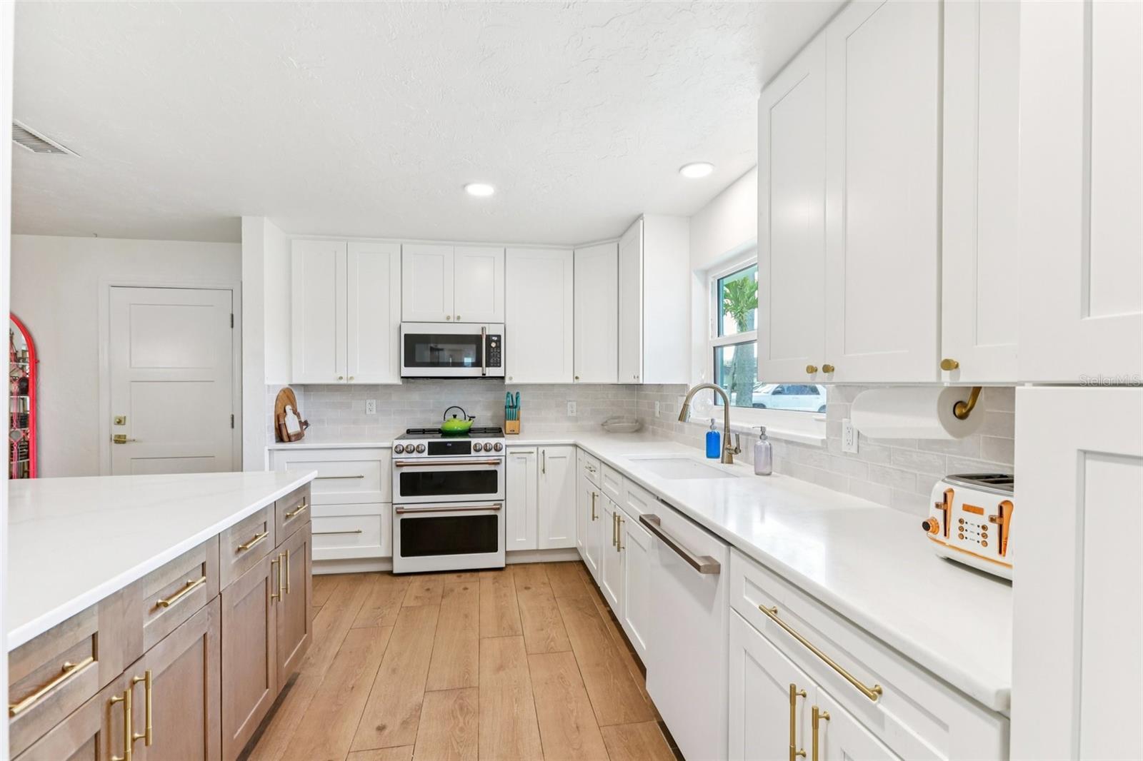 Listing photo id 11 for 6950 Grande Vista Way S