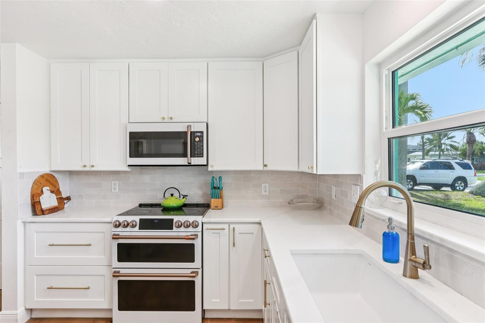 Listing photo id 12 for 6950 Grande Vista Way S