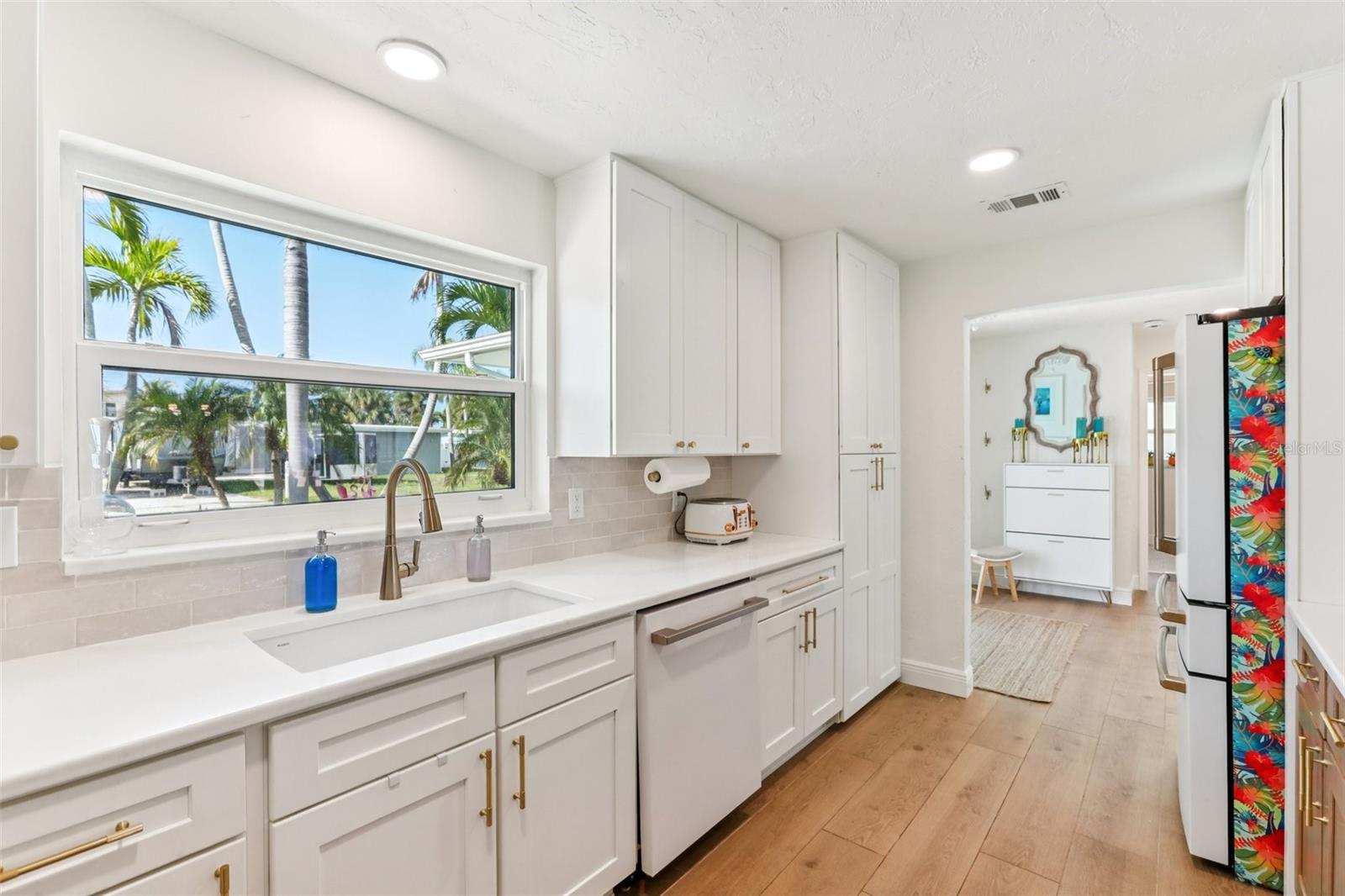 Listing photo id 13 for 6950 Grande Vista Way S