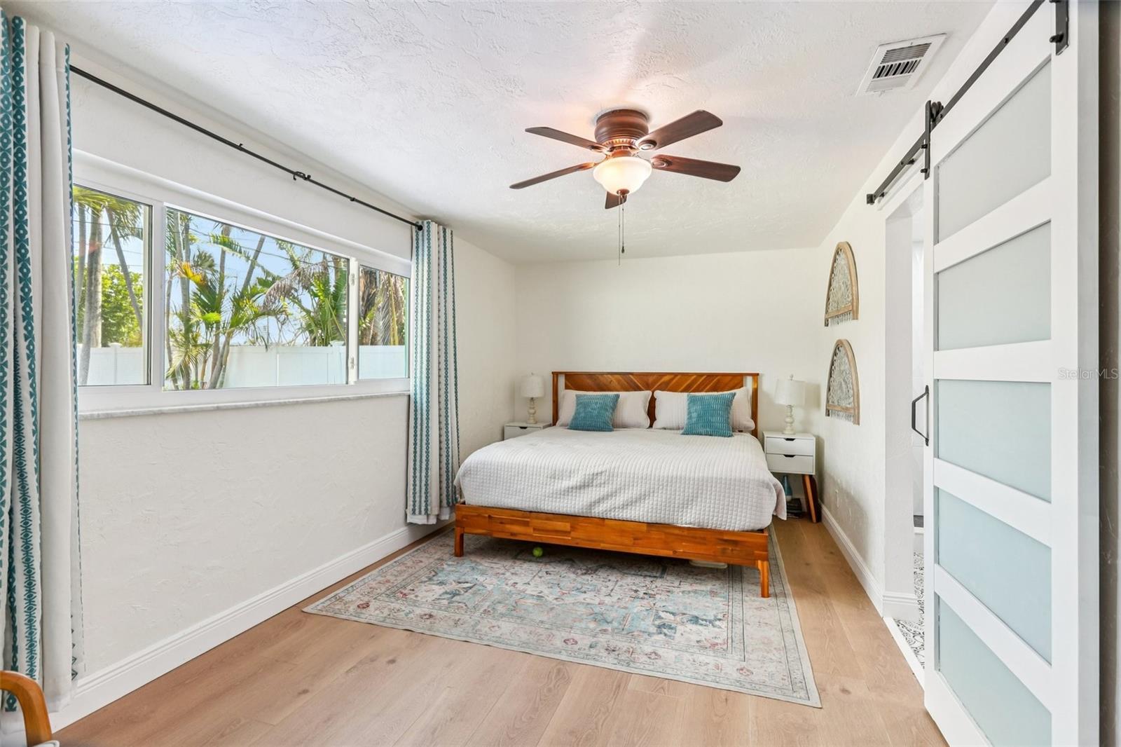 Listing photo id 14 for 6950 Grande Vista Way S