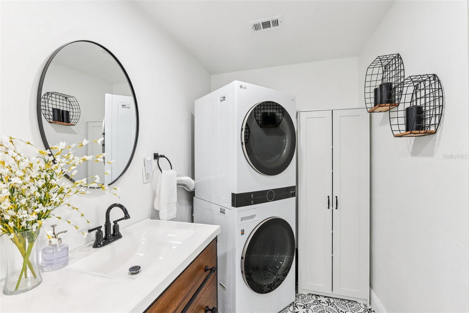 Listing photo id 16 for 6950 Grande Vista Way S