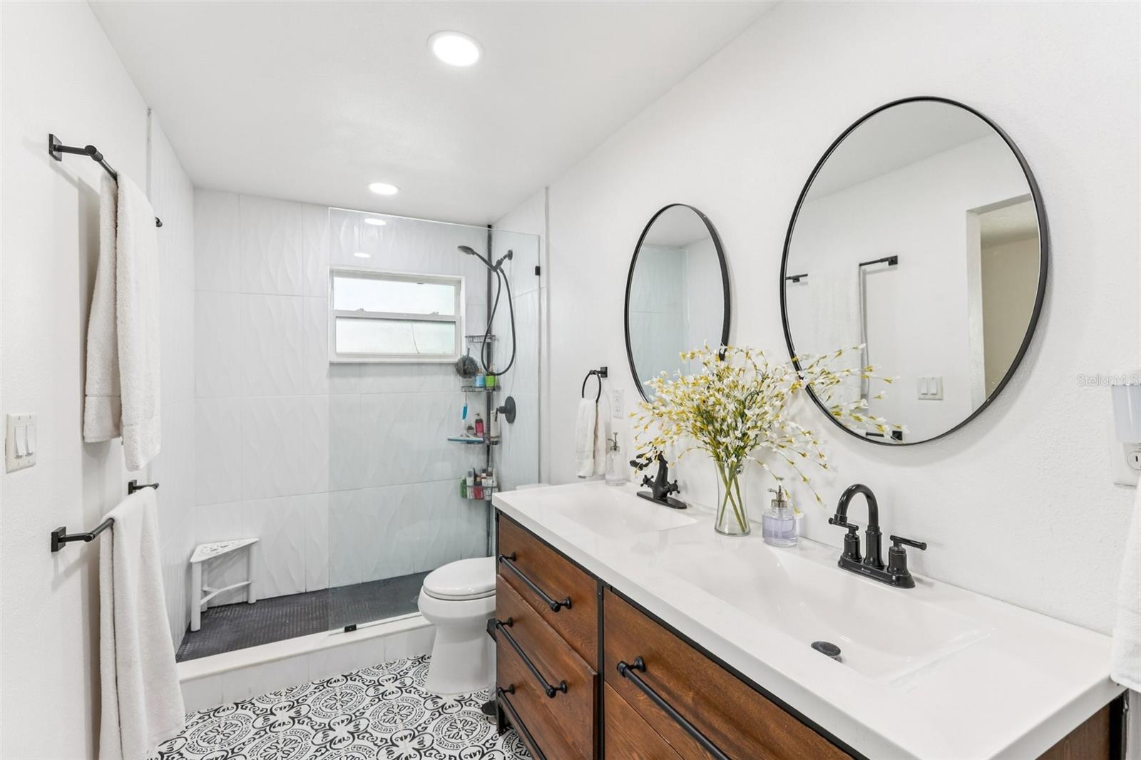 Listing photo id 17 for 6950 Grande Vista Way S