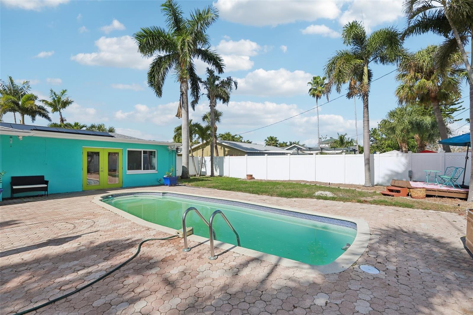 Listing photo id 23 for 6950 Grande Vista Way S