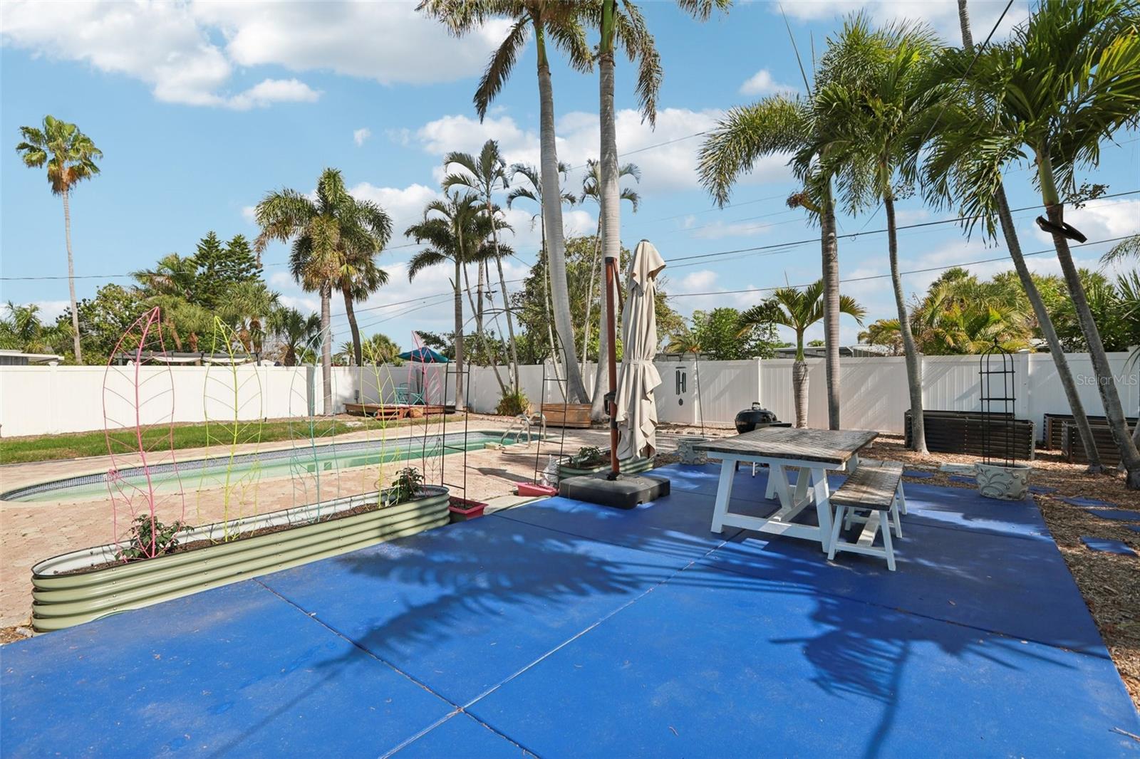 Listing photo id 25 for 6950 Grande Vista Way S