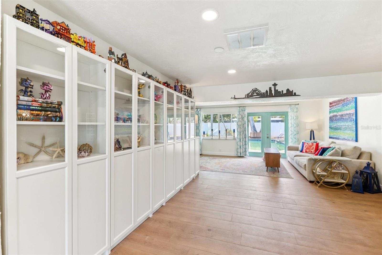 Listing photo id 5 for 6950 Grande Vista Way S