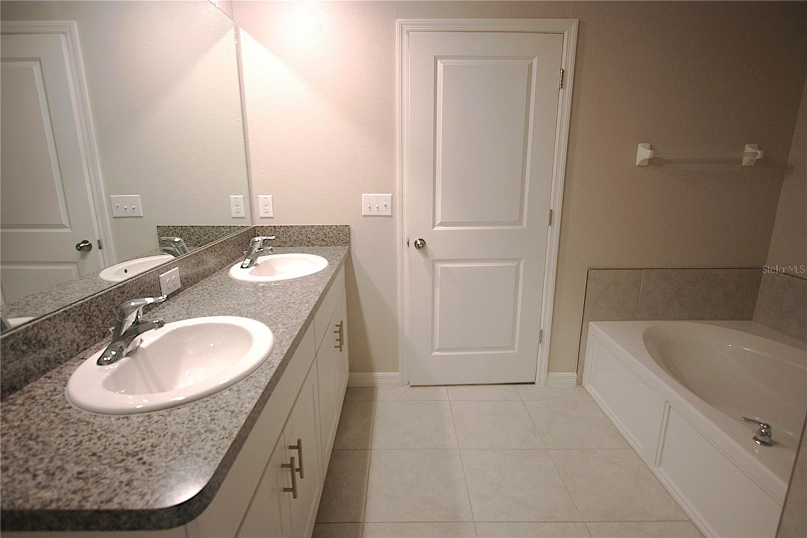 Image 11 of 17 For 812 Royal Empress Drive