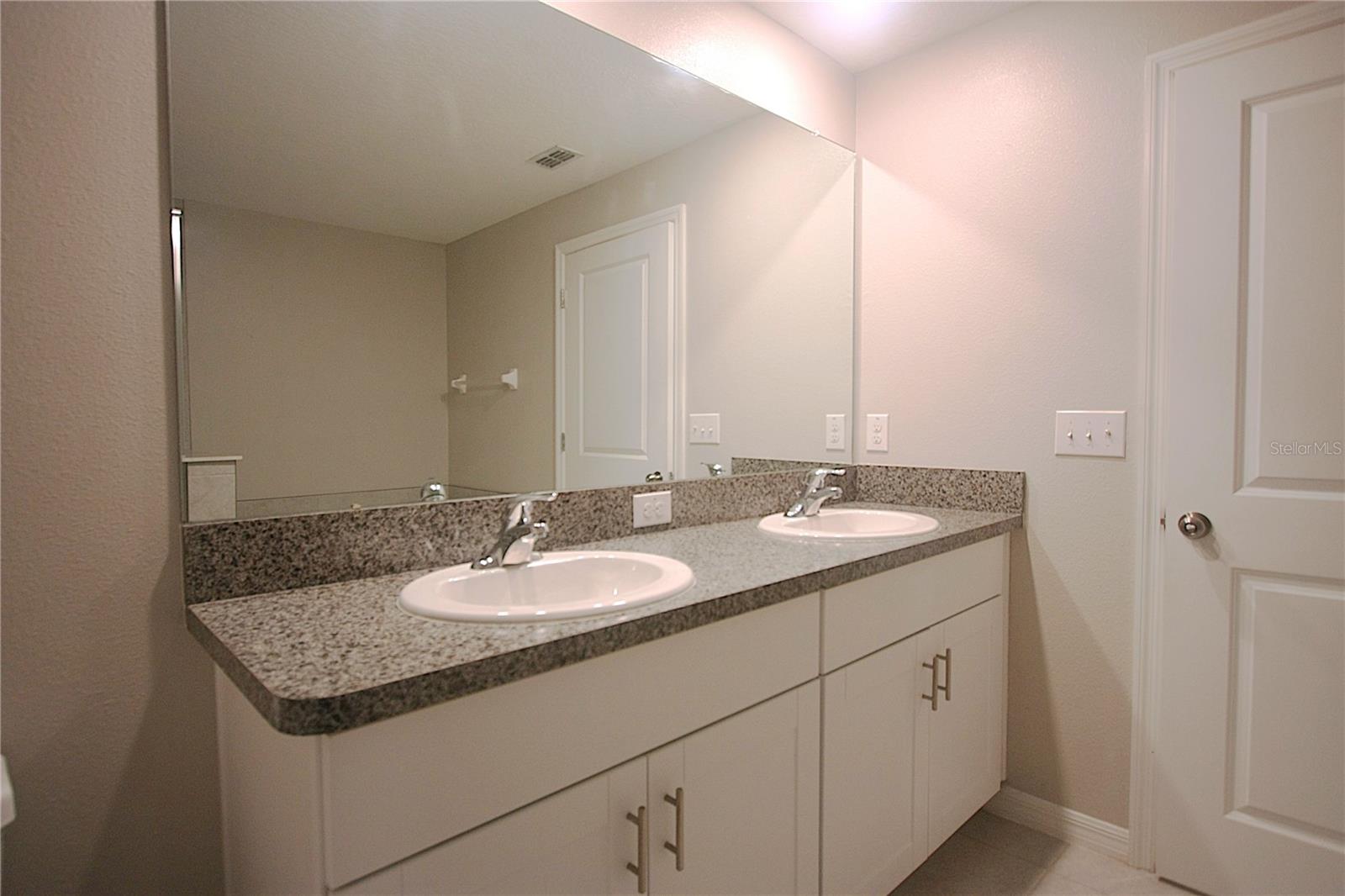 Image 12 of 17 For 812 Royal Empress Drive