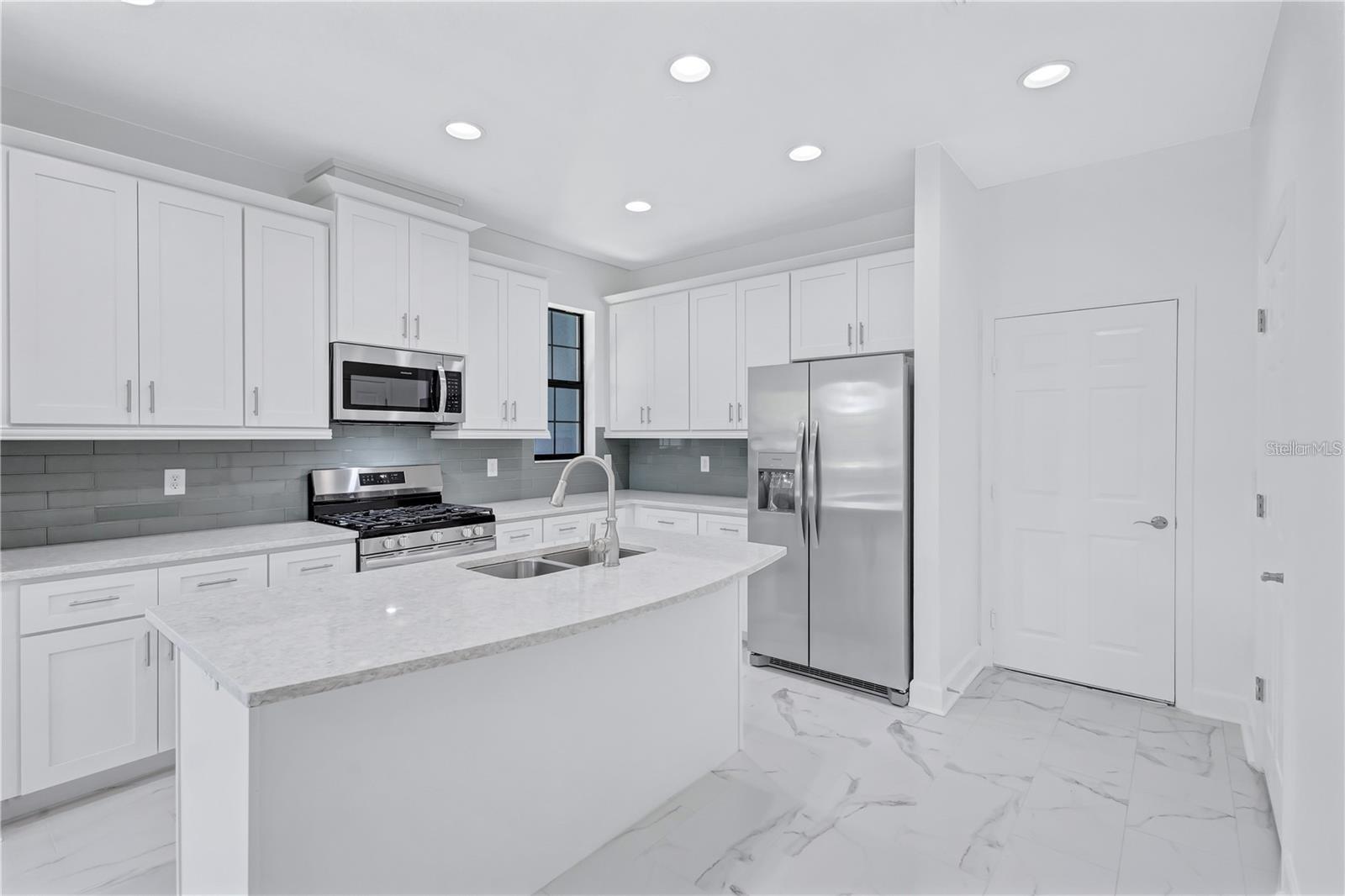 Image 15 of 38 For 5830 Circa Fishhawk Boulevard