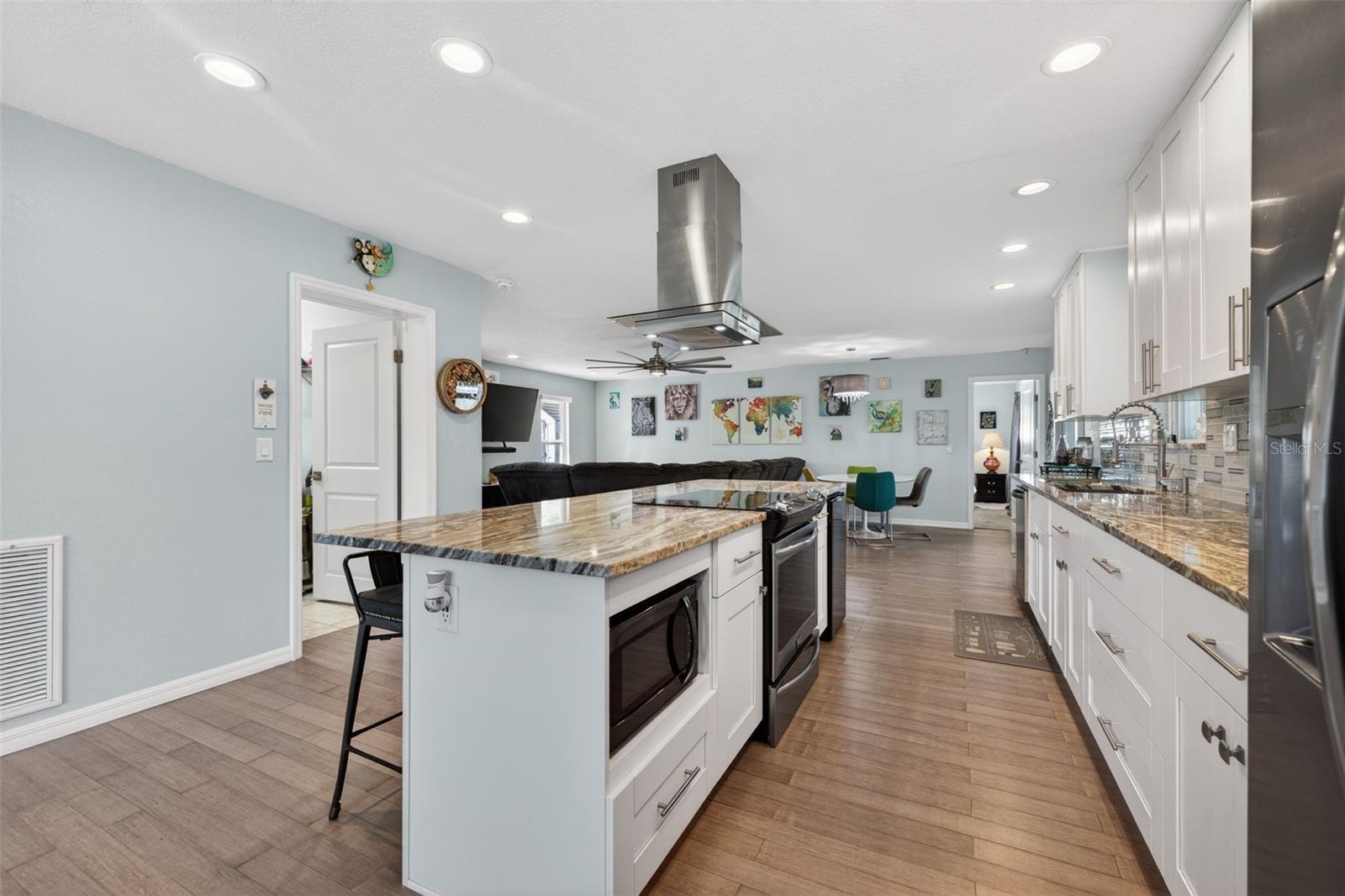 Image 12 of 38 For 6548 19th Street N