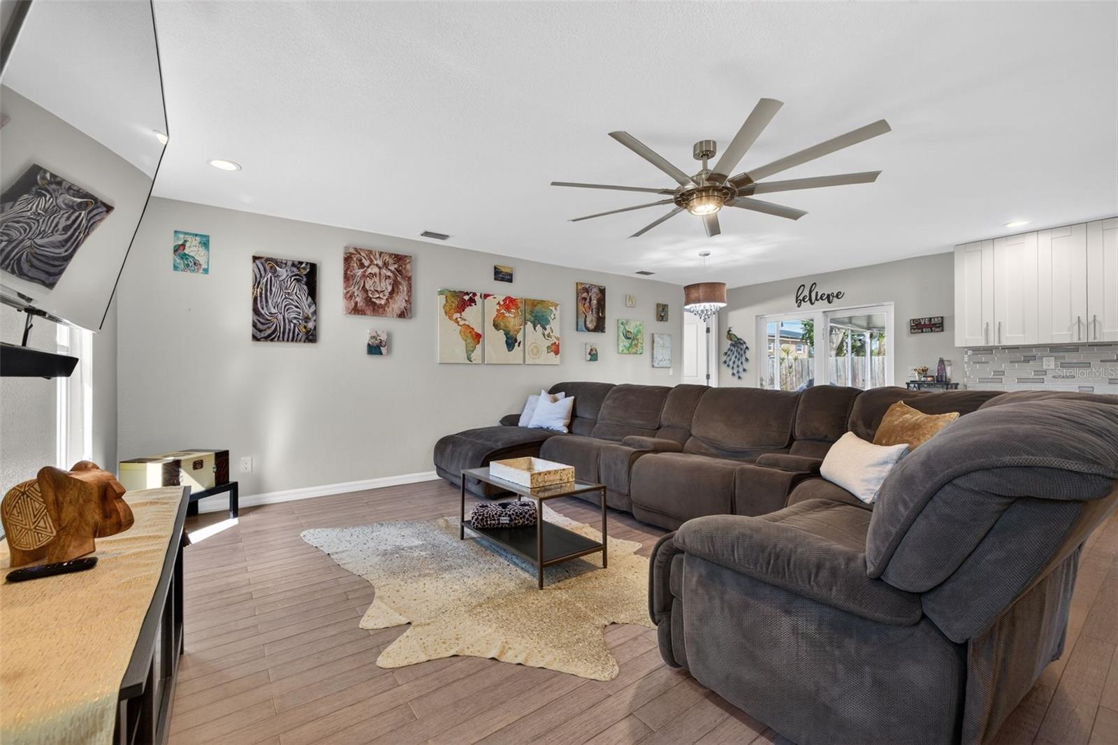 Image 18 of 38 For 6548 19th Street N