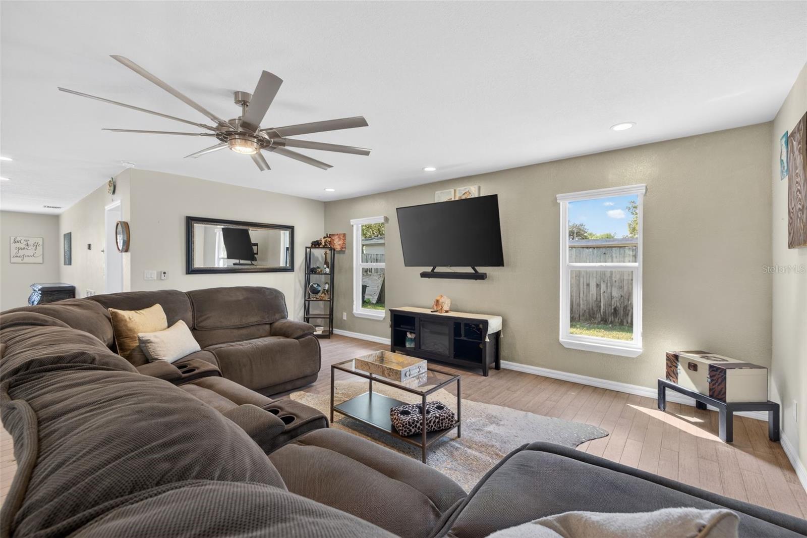 Image 20 of 38 For 6548 19th Street N