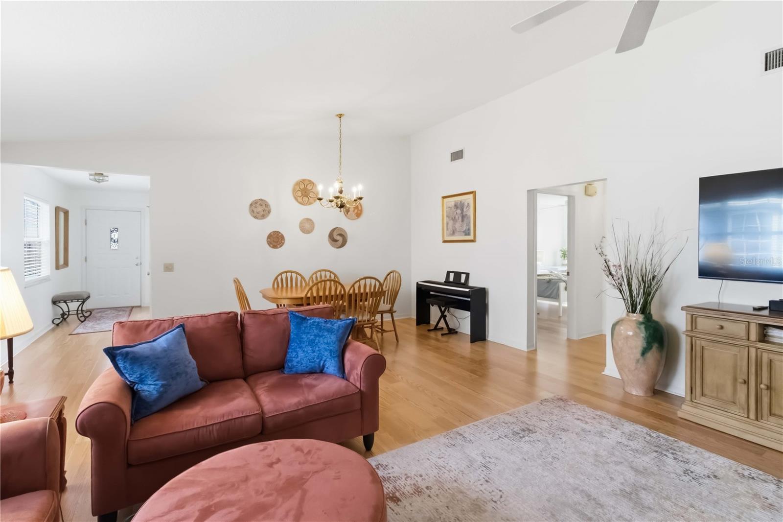 Image 12 of 34 For 37400 Derbyshire Drive