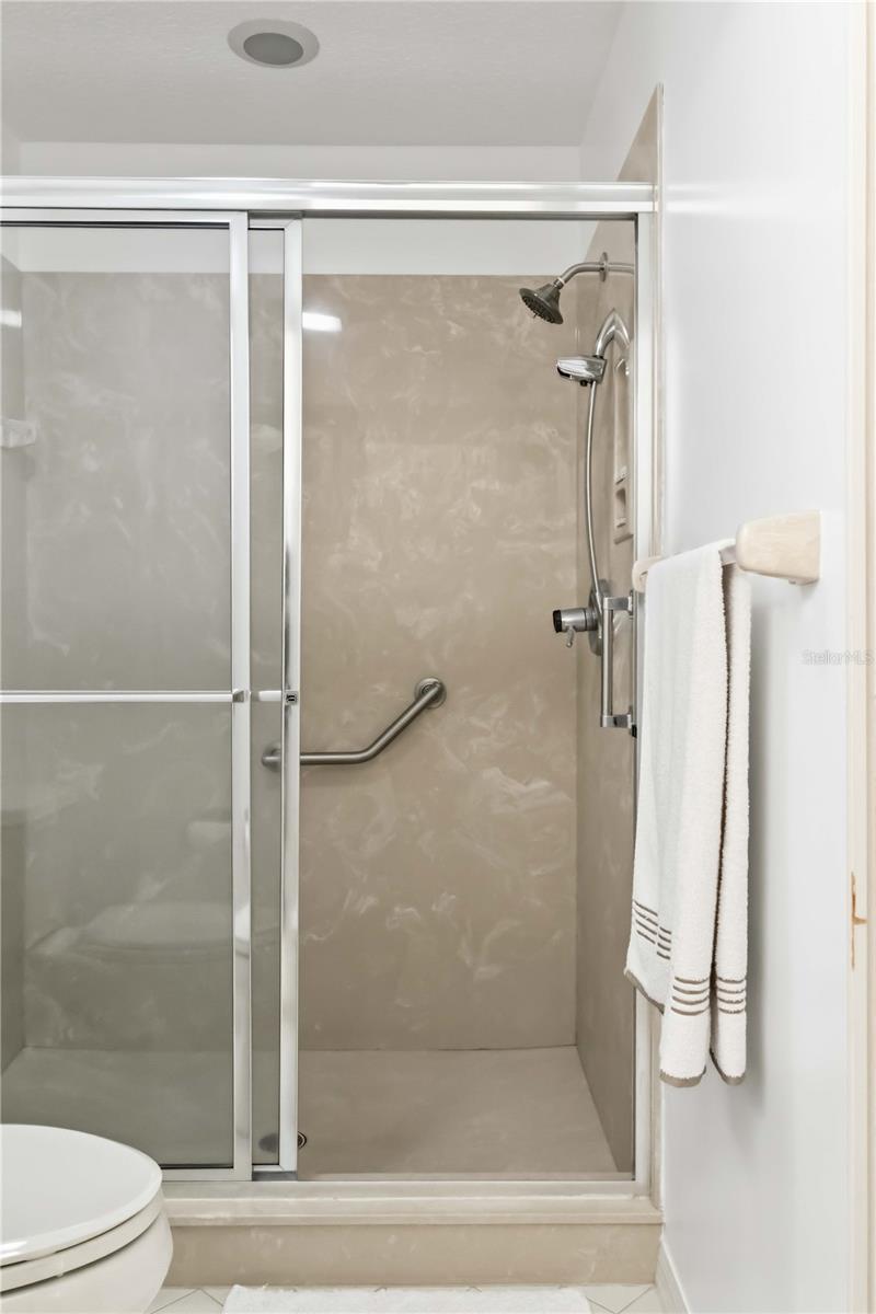 Image 21 of 34 For 37400 Derbyshire Drive