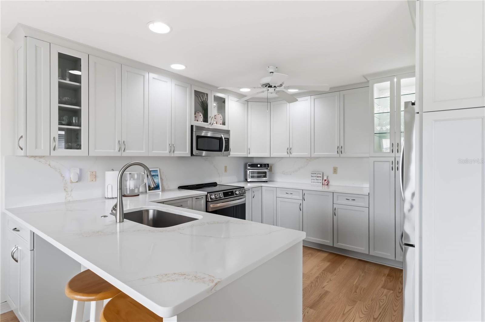 Image 4 of 34 For 37400 Derbyshire Drive