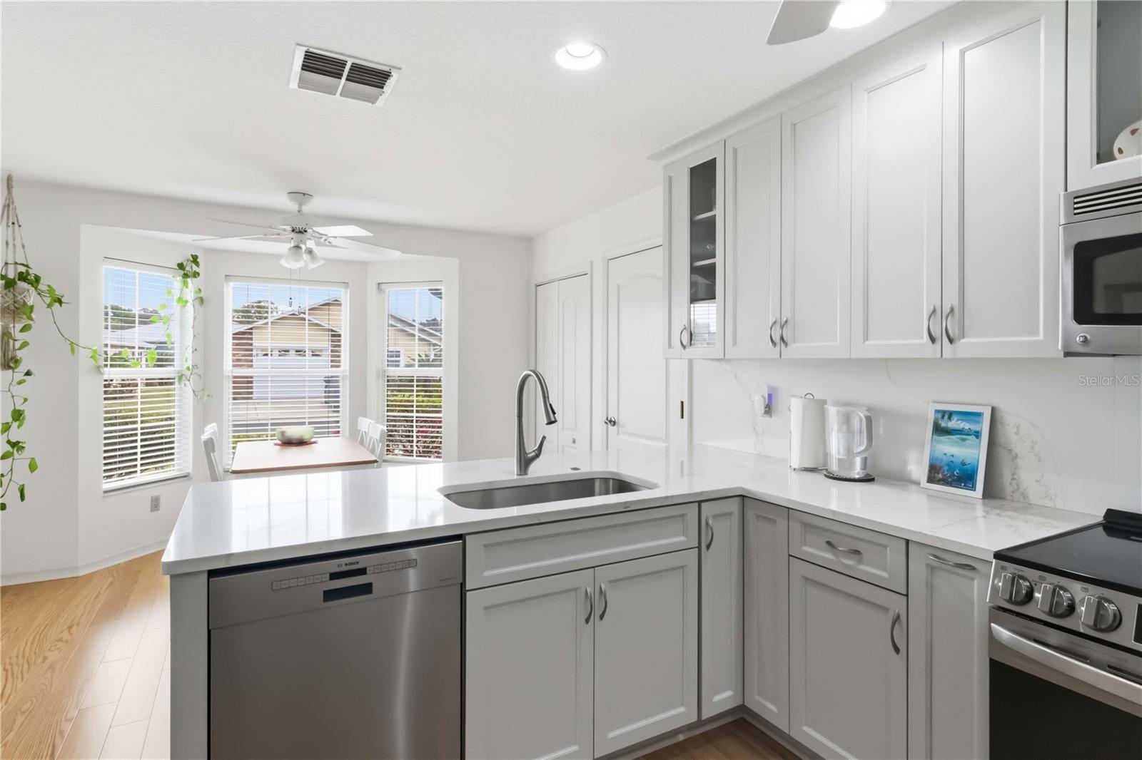 Image 6 of 34 For 37400 Derbyshire Drive