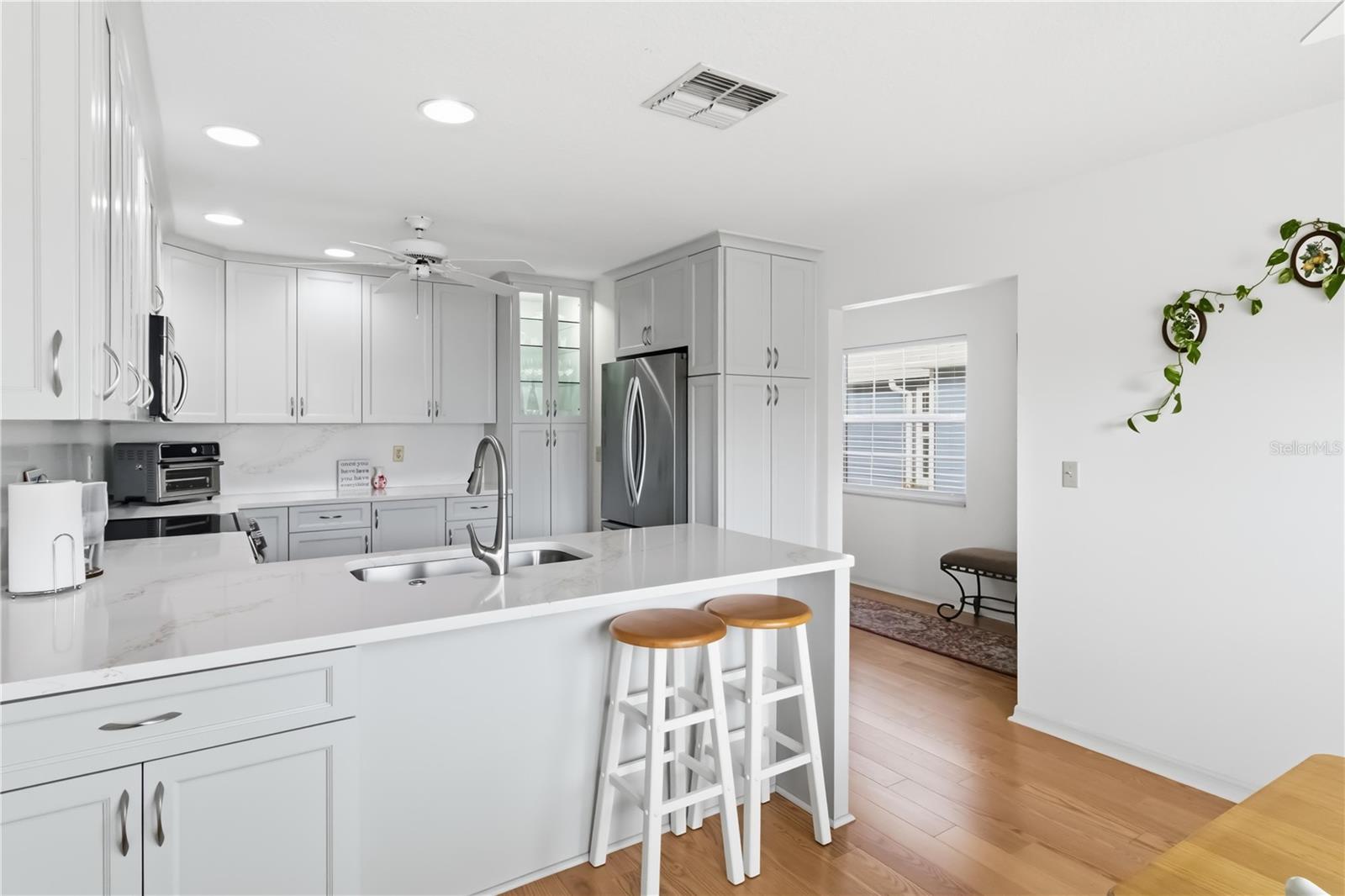 Image 7 of 34 For 37400 Derbyshire Drive