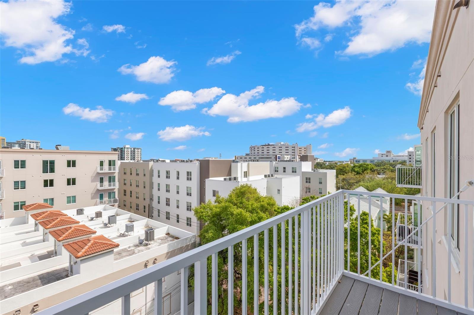 Image 12 of 48 For 644 3rd Avenue S 507