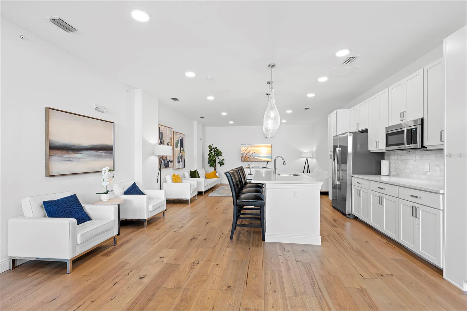 Image 23 of 48 For 644 3rd Avenue S 507