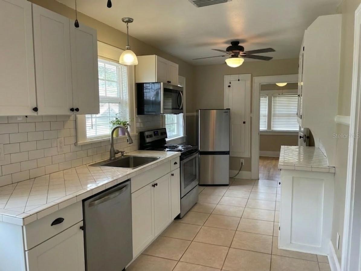 Image 7 of 22 For 1601 11 Street N