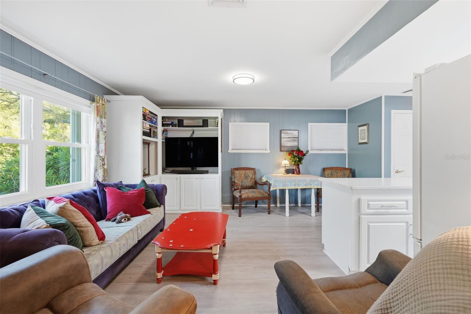 Image 3 of 30 For 155 6th Street Ne