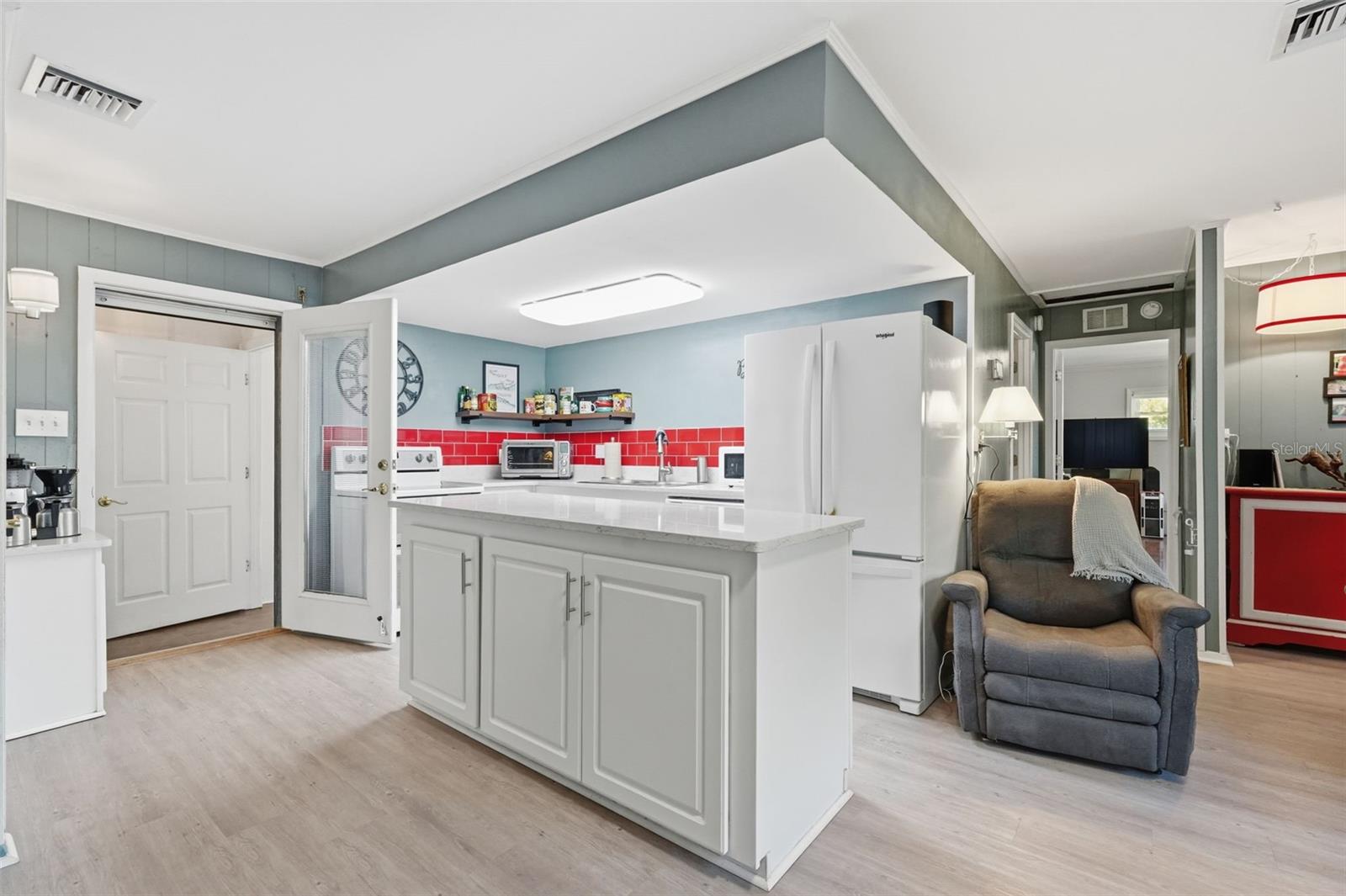 Image 6 of 30 For 155 6th Street Ne