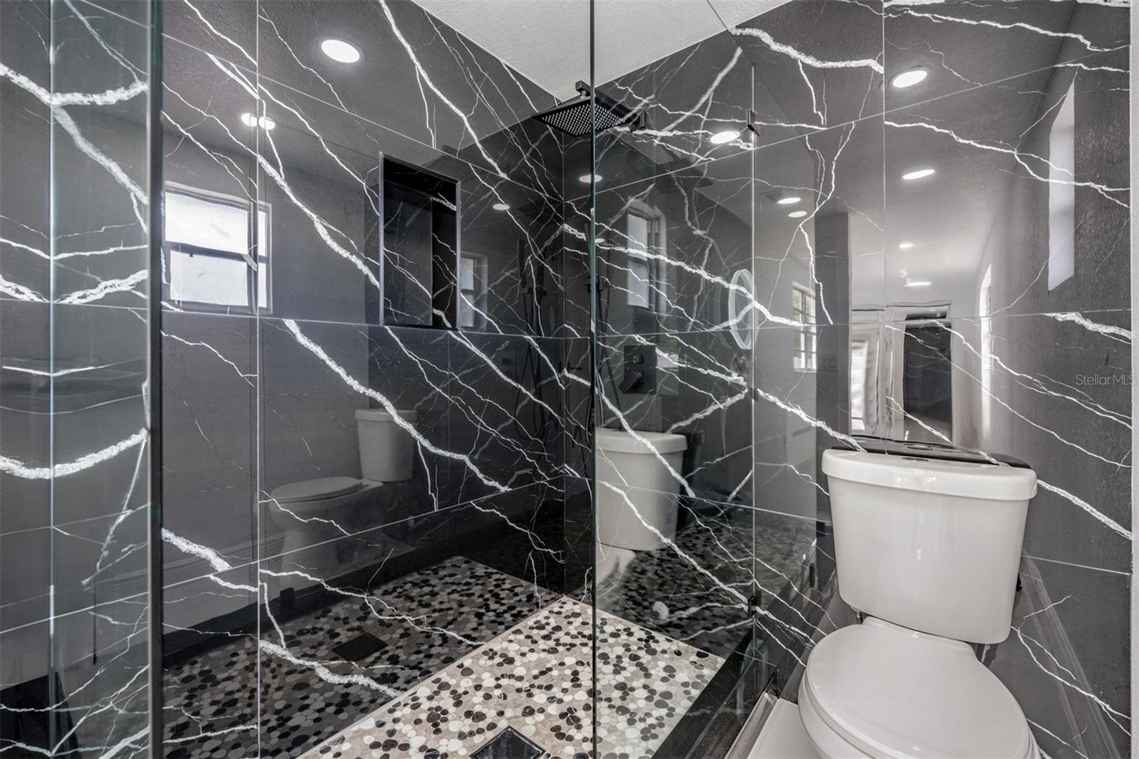 Image 19 of 40 For 8702 Friendship Court