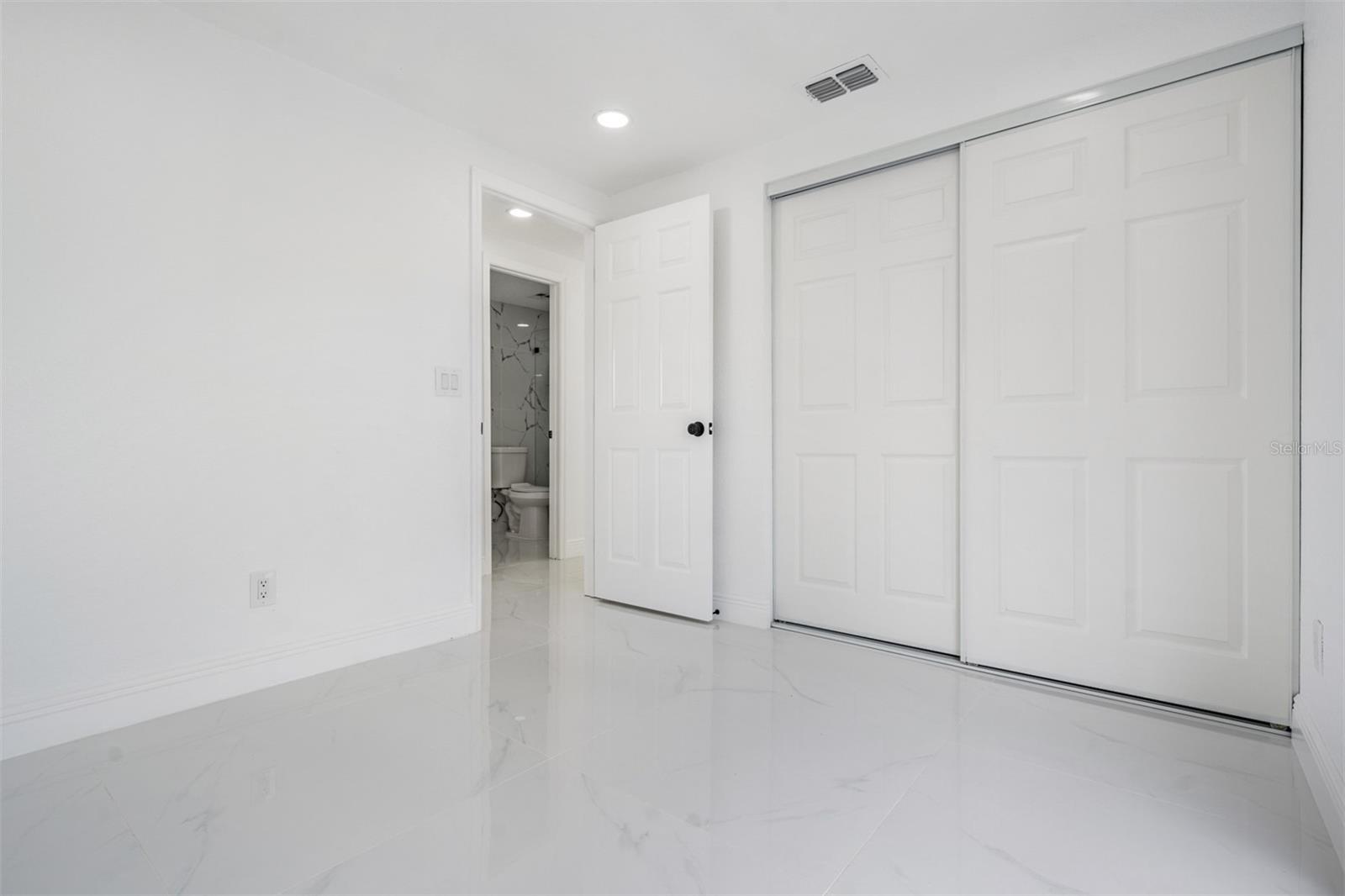 Image 21 of 40 For 8702 Friendship Court