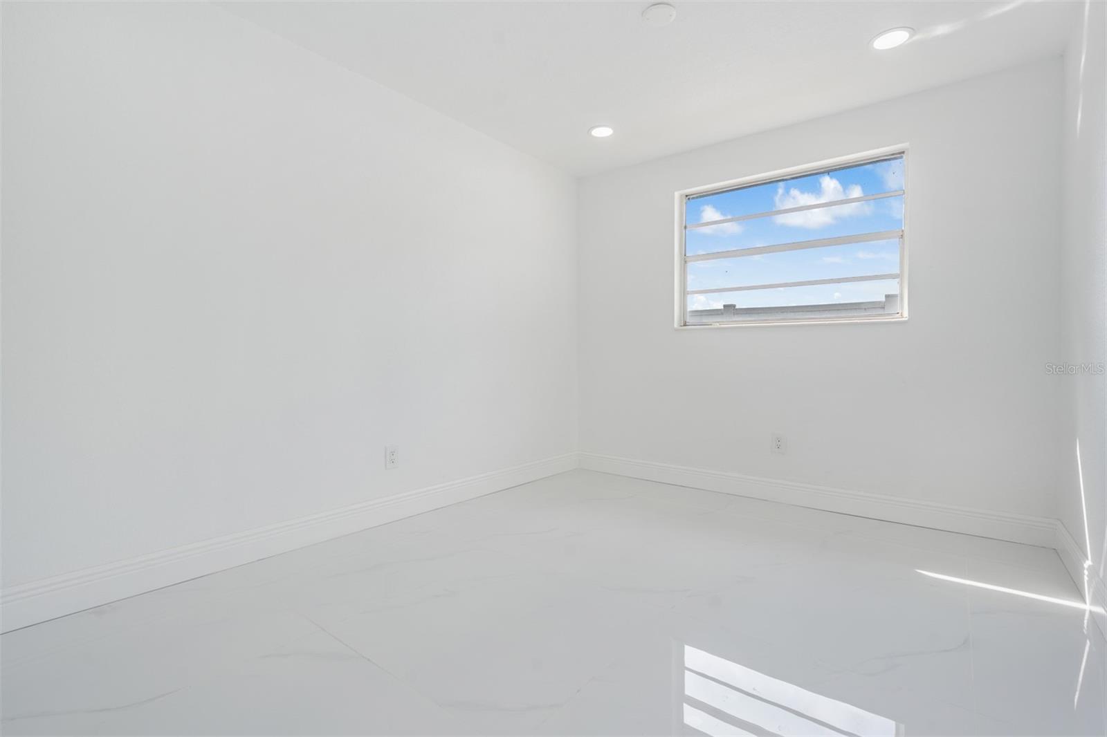 Image 22 of 40 For 8702 Friendship Court