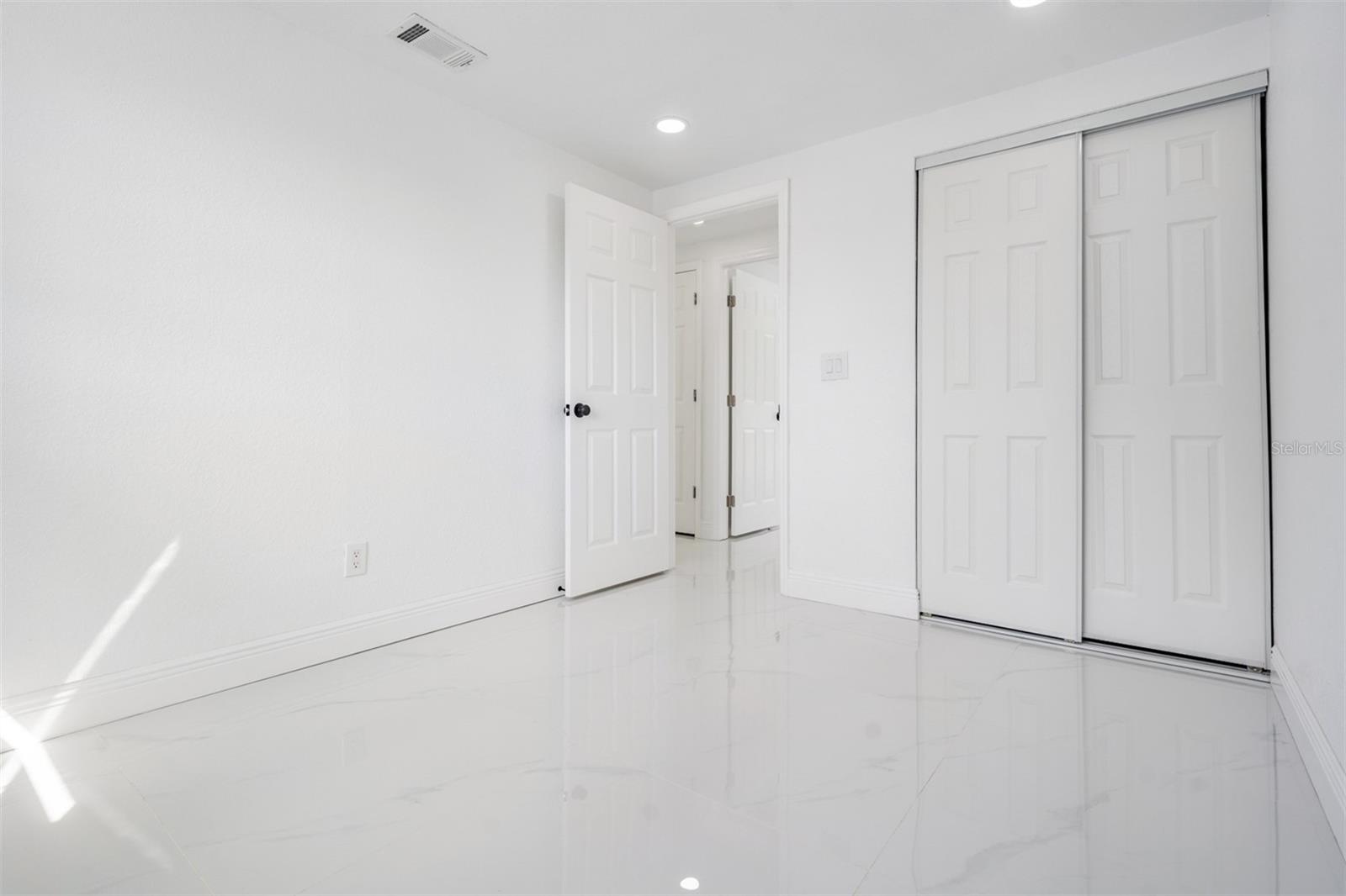 Image 23 of 40 For 8702 Friendship Court