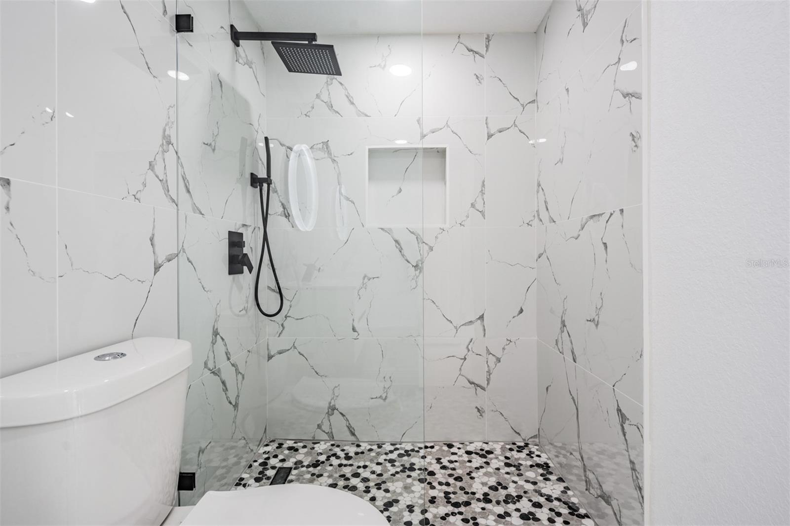 Image 25 of 40 For 8702 Friendship Court