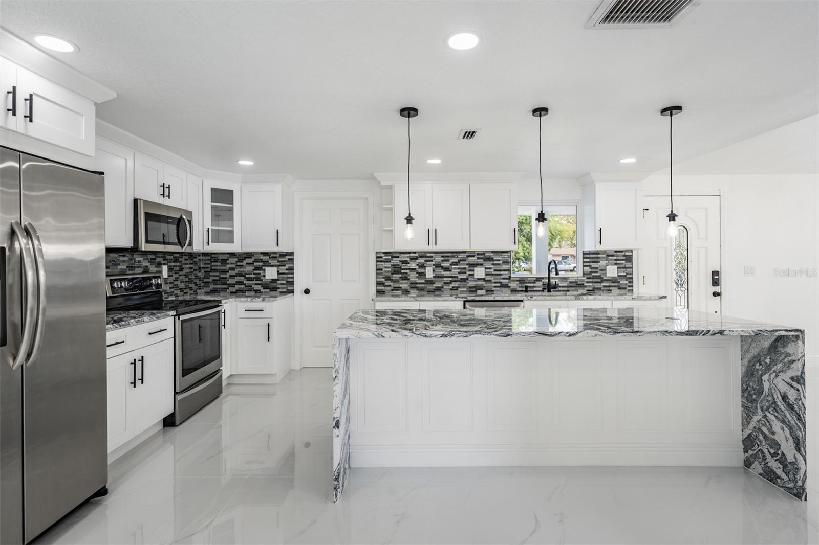 Image 9 of 40 For 8702 Friendship Court