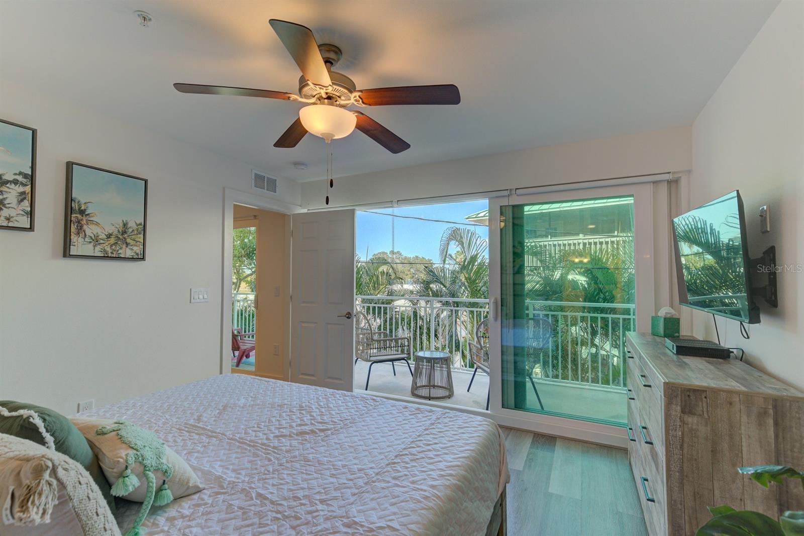 Listing photo id 13 for 15305 1st Street E 202