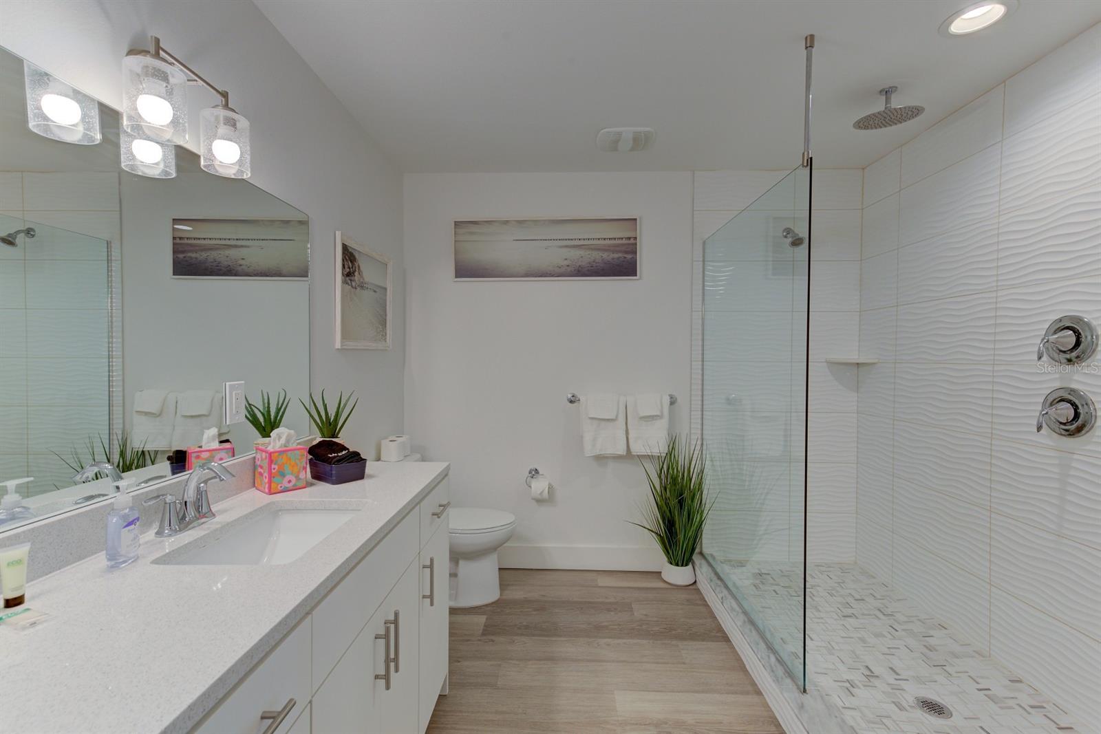 Listing photo id 14 for 15305 1st Street E 202