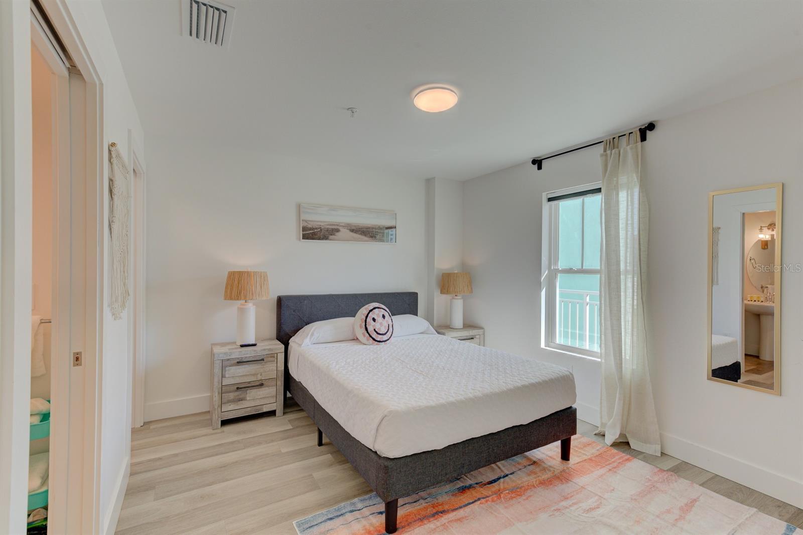 Listing photo id 17 for 15305 1st Street E 202