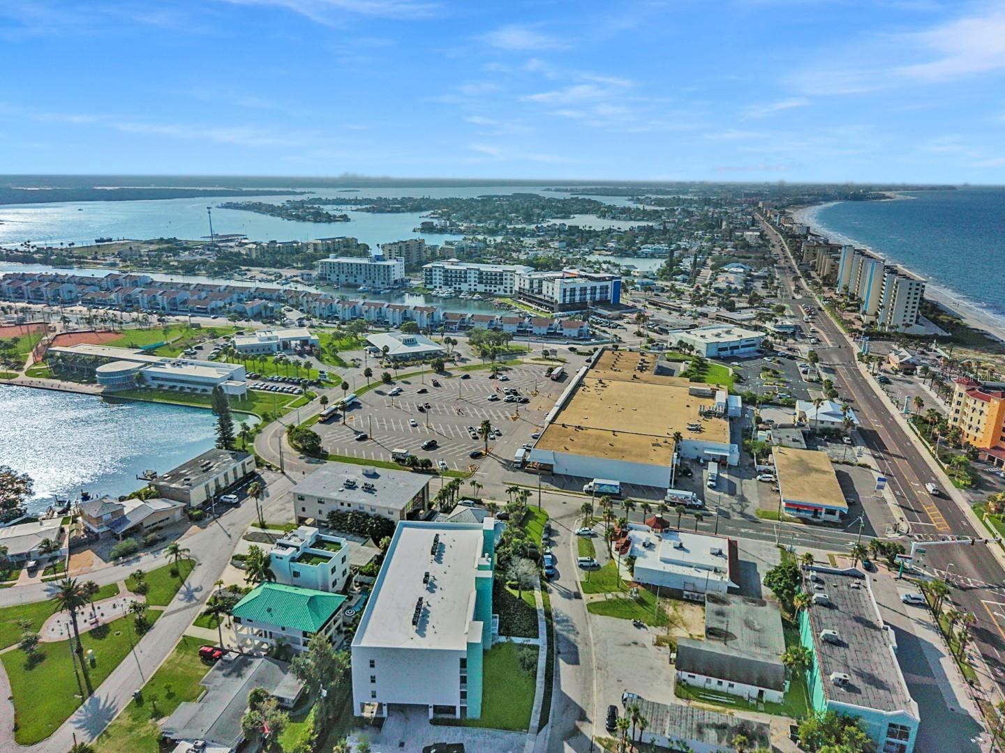 Listing photo id 35 for 15305 1st Street E 202