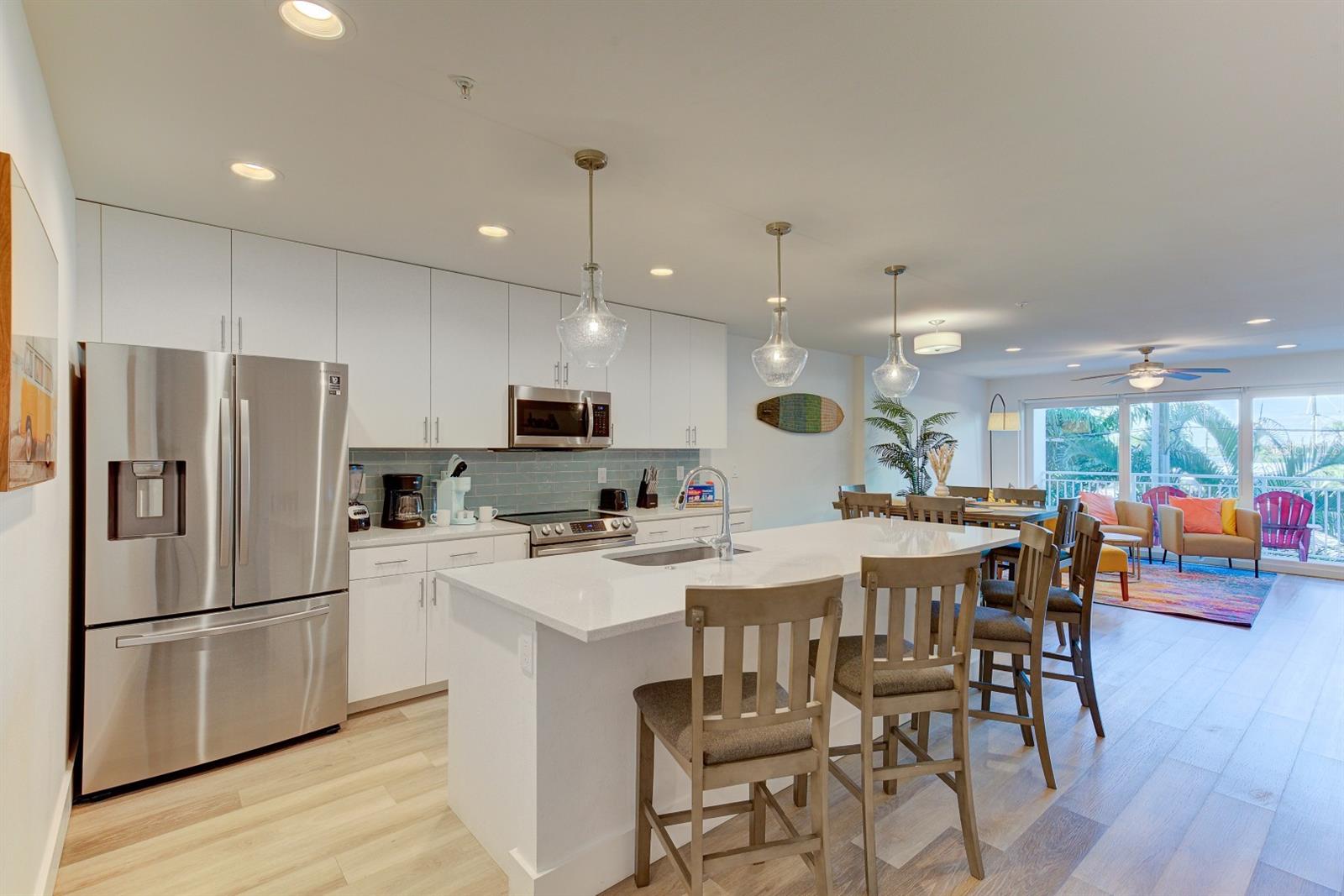 Listing photo id 3 for 15305 1st Street E 202