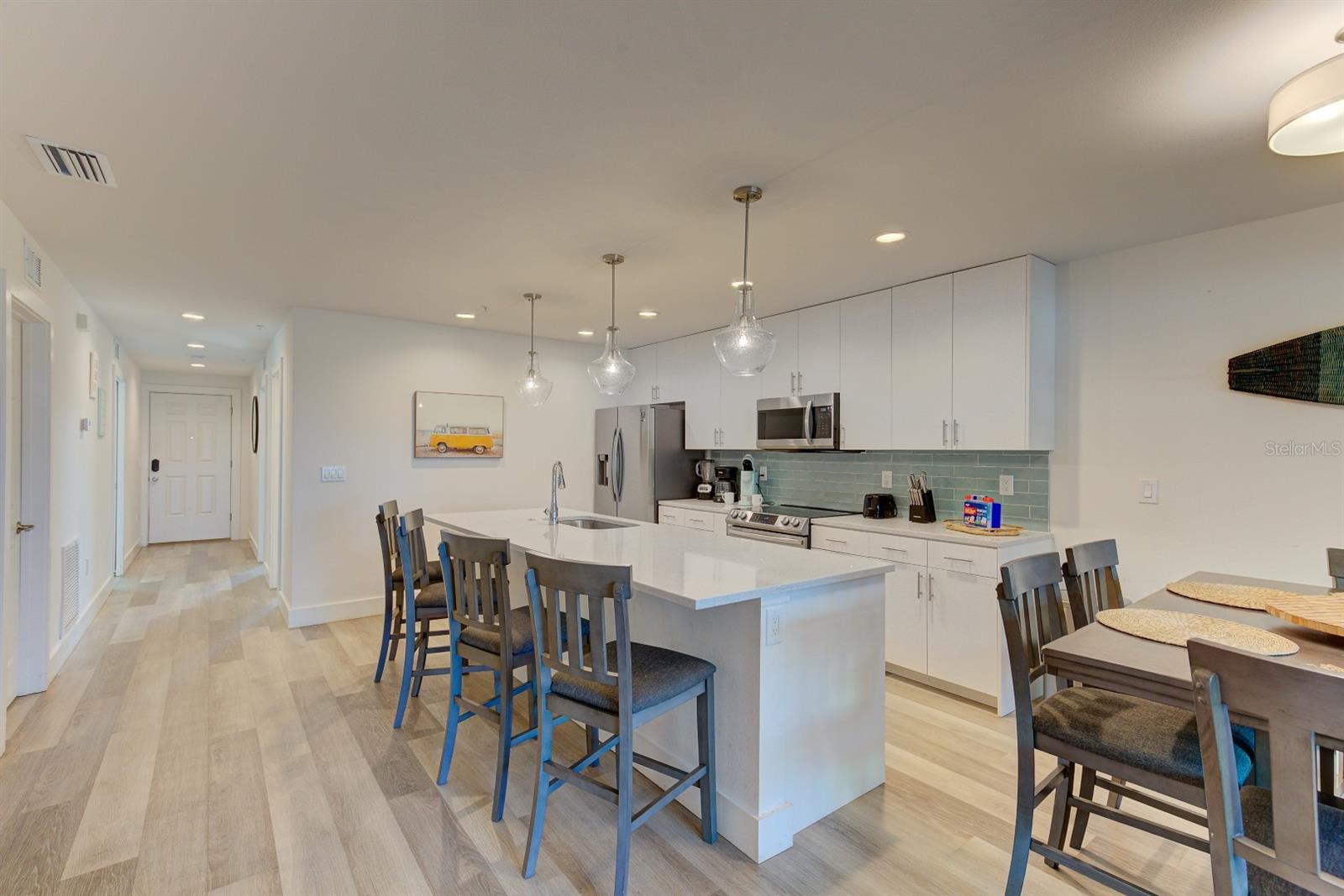 Listing photo id 5 for 15305 1st Street E 202