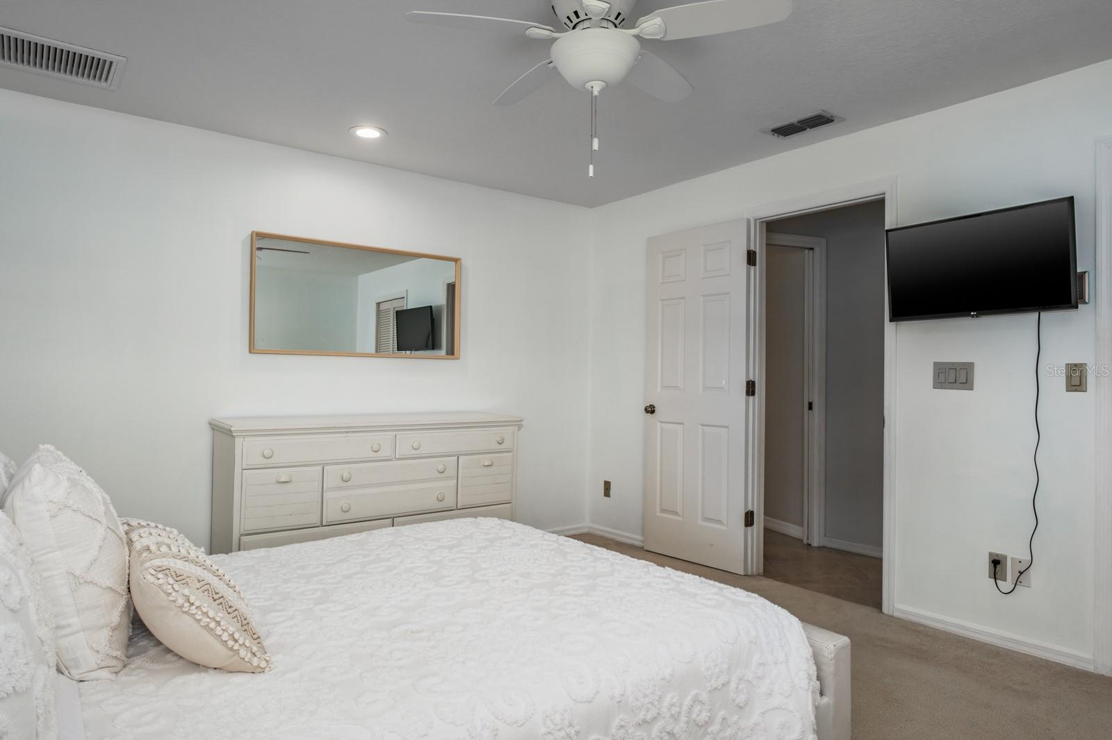 Image 52 of 100 For 35 Kelleys Trail