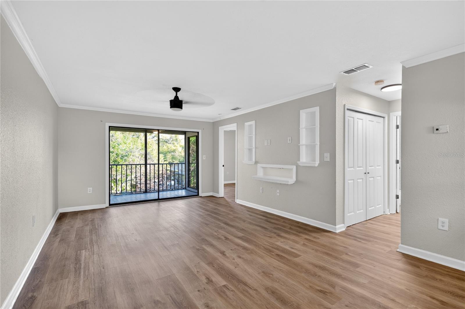 Image 4 of 34 For 10167 Sailwinds Boulevard N 206