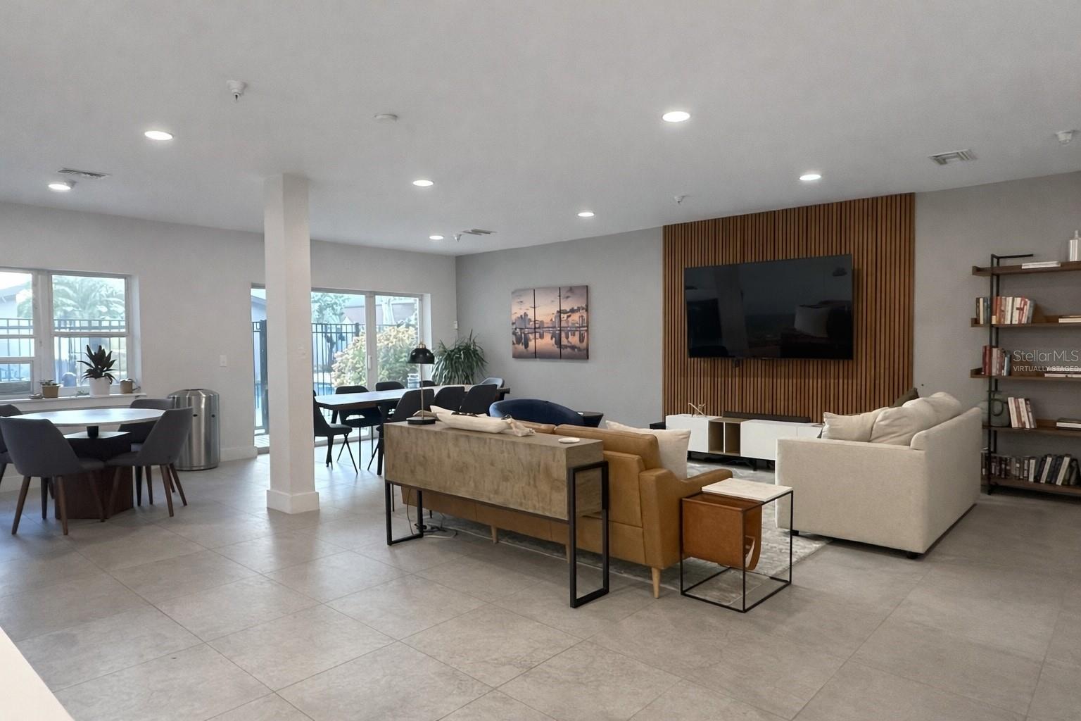 Image 16 of 18 For 1010 Central Avenue 218