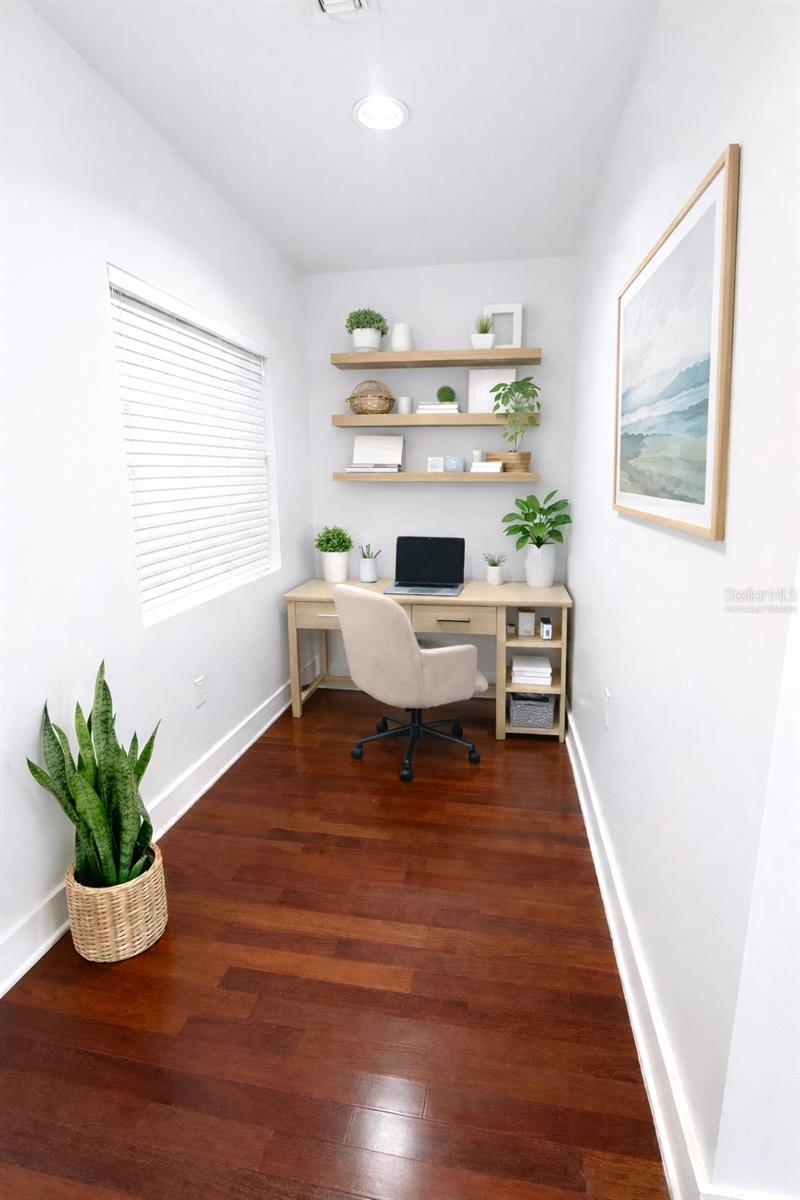 Image 5 of 18 For 1010 Central Avenue 218